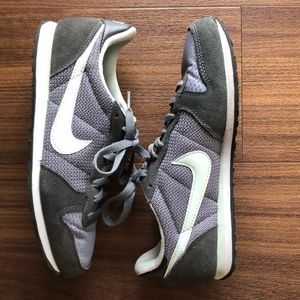 Nike casual tennis shoes Grey, light teal & white